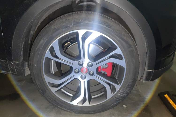Used Jaguar E-PACE 2024 YAO Black Sport Edition R-DYNAMIC SE BLACK Right Front Wheel Hub