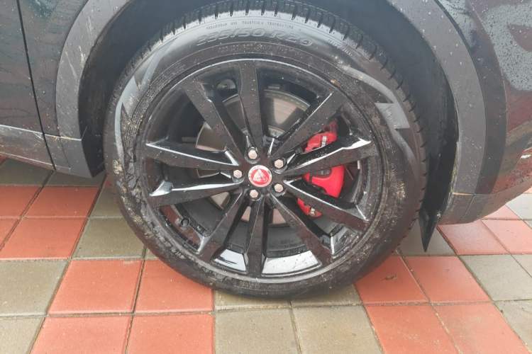 Used Jaguar E-PACE 2024 YAO Black Sport Edition R-DYNAMIC SE BLACK Right Front Wheel Hub