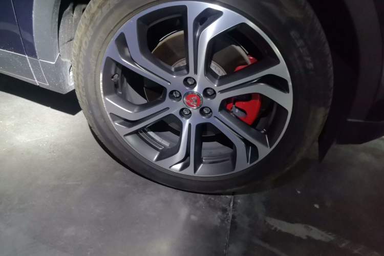 Used Jaguar E-PACE 2024 YAO Black Sport Edition R-DYNAMIC SE BLACK Right Front Wheel Hub