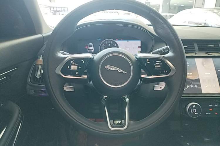 Used Jaguar E-PACE 2024 YAO Black Sport Edition R-DYNAMIC SE BLACK Steering Wheel