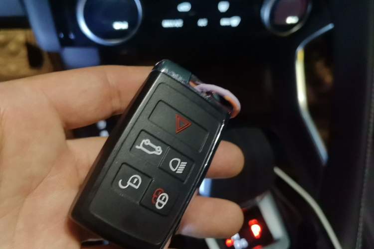 Used Jaguar E-PACE 2024 YAO Black Sport Edition R-DYNAMIC SE BLACK Vehicle Key