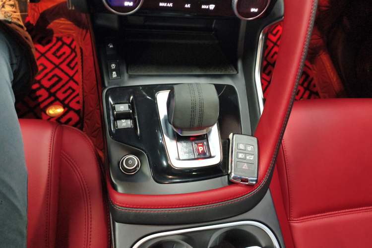 Used Jaguar E-PACE 2024 All-New R-DYNAMIC S Sport Edition Gear Lever