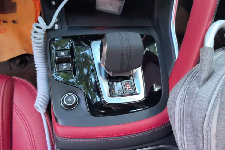 Used Jaguar E-PACE 2024 YAO Black Sport Edition R-DYNAMIC SE BLACK Gear Lever