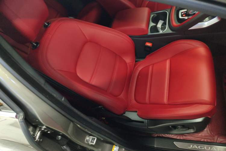 Used Jaguar E-PACE 2024 All-New R-DYNAMIC S Sport Edition Right Front Seat