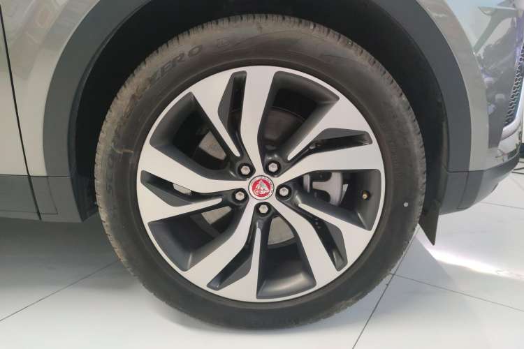 Used Jaguar E-PACE 2024 All-New R-DYNAMIC S Sport Edition Right Front Wheel Hub