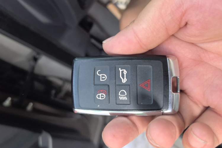 Used Jaguar E-PACE 2024 YAO Black Sport Edition R-DYNAMIC SE BLACK Vehicle Key