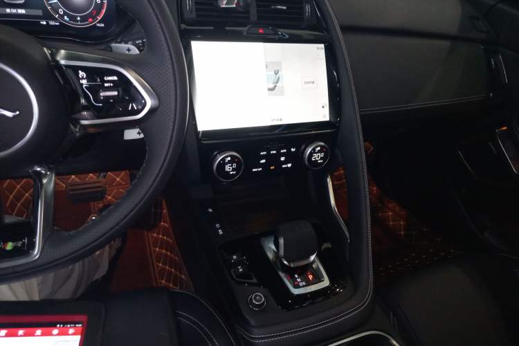 Used Jaguar E-PACE 2024 YAO Black Sport Edition R-DYNAMIC SE BLACK Audio And AC Panel
