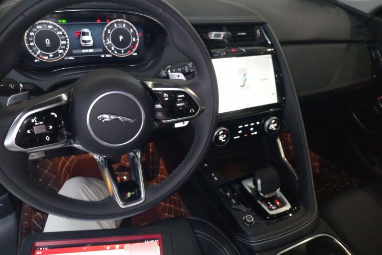 Used Jaguar E-PACE 2024 YAO Black Sport Edition R-DYNAMIC SE BLACK Center Console