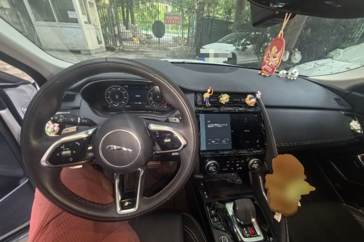 Used Jaguar E-PACE 2024 YAO Black Sport Edition R-DYNAMIC SE BLACK Center Console