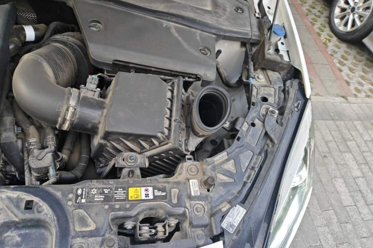 Used Jaguar E-PACE 2024 YAO Black Sport Edition R-DYNAMIC SE BLACK Engine Bay Left