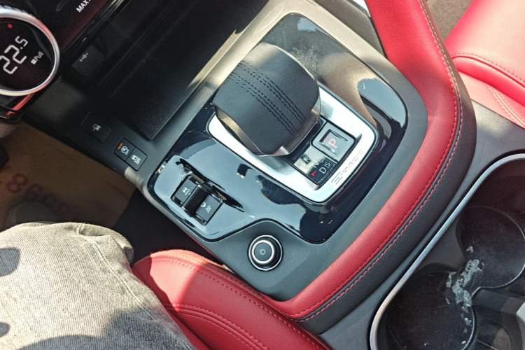 Used Jaguar E-PACE 2024 All-New R-DYNAMIC S Sport Edition Gear Lever
