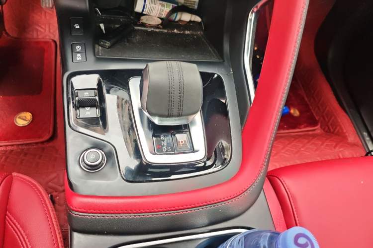 Used Jaguar E-PACE 2024 YAO Black Sport Edition R-DYNAMIC SE BLACK Gear Lever