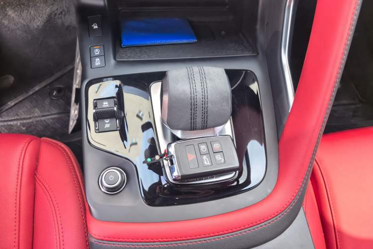 Used Jaguar E-PACE 2024 YAO Black Sport Edition R-DYNAMIC SE BLACK Gear Lever