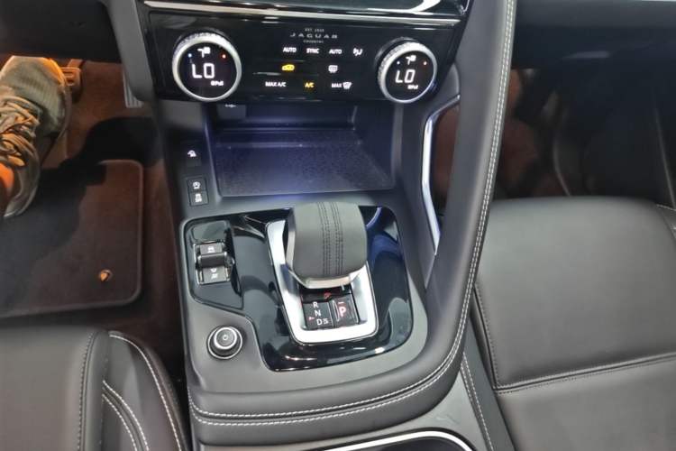 Used Jaguar E-PACE 2024 All-New R-DYNAMIC S Sport Edition Gear Lever