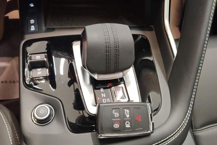 Used Jaguar E-PACE 2024 All-New R-DYNAMIC S Sport Edition Gear Lever