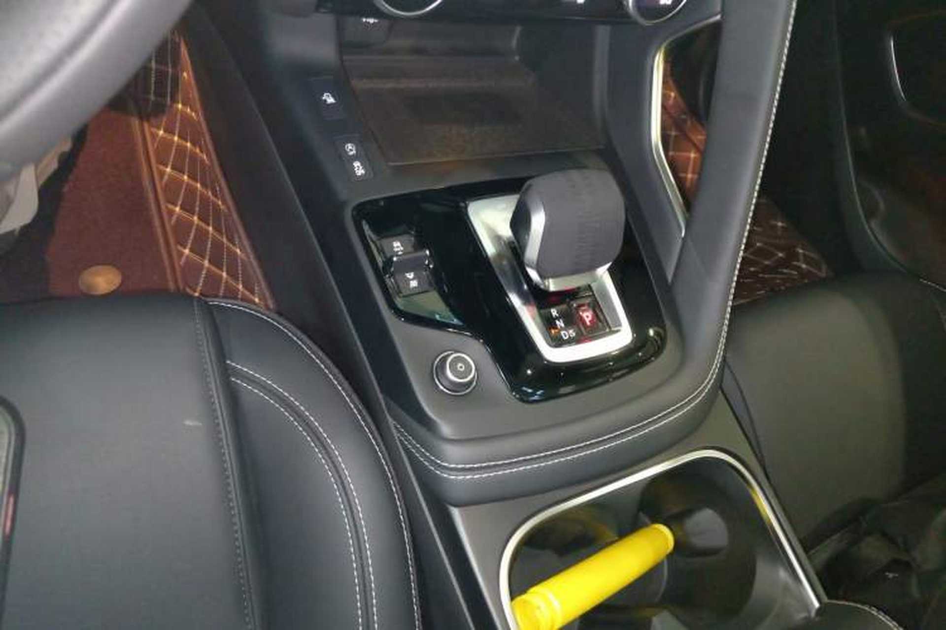Used Jaguar E-PACE 2024 YAO Black Sport Edition R-DYNAMIC SE BLACK Gear Lever