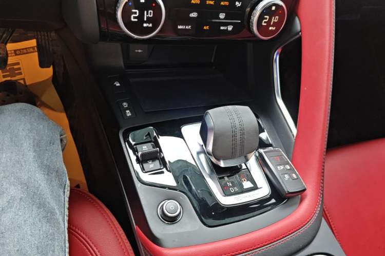 Used Jaguar E-PACE 2024 All-New R-DYNAMIC S Sport Edition Gear Lever