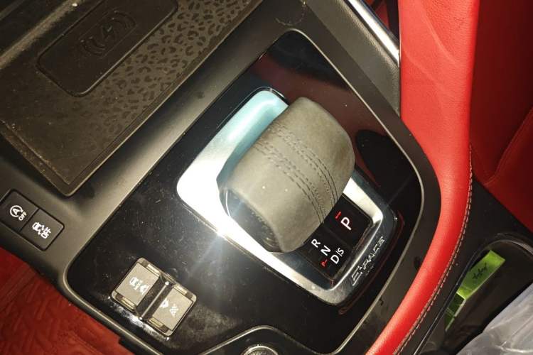 Used Jaguar E-PACE 2024 YAO Black Sport Edition R-DYNAMIC SE BLACK Gear Lever