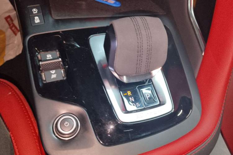 Used Jaguar E-PACE 2024 All-New R-DYNAMIC S Sport Edition Gear Lever
