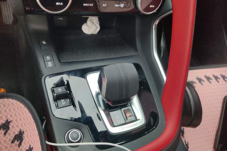 Used Jaguar E-PACE 2024 All-New R-DYNAMIC S Sport Edition Gear Lever