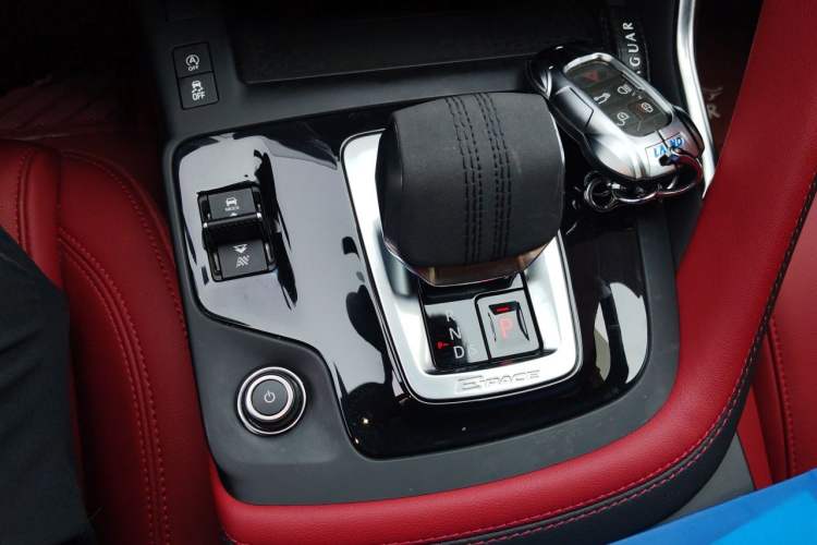 Used Jaguar E-PACE 2024 YAO Black Sport Edition R-DYNAMIC SE BLACK Gear Lever