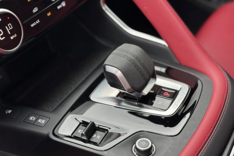 Used Jaguar E-PACE 2024 All-New R-DYNAMIC S Sport Edition Interior 2