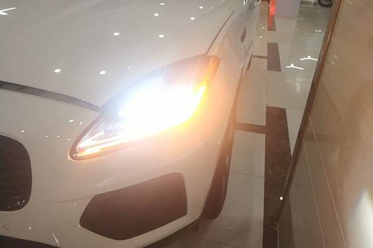 Used Jaguar E-PACE 2024 YAO Black Sport Edition R-DYNAMIC SE BLACK Left Front Headlight