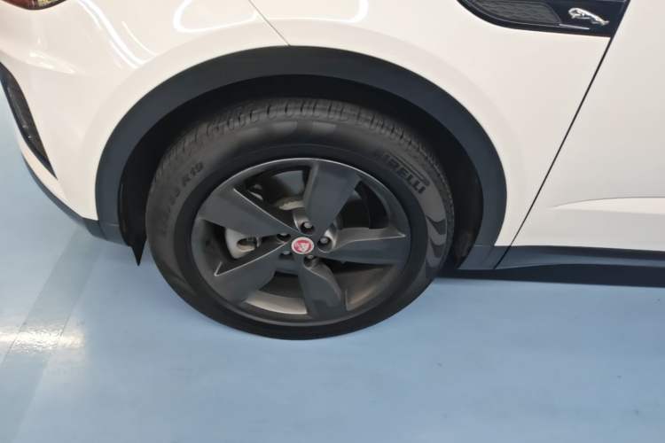 Used Jaguar E-PACE 2024 All-New R-DYNAMIC S Sport Edition Left Front Wheel Hub