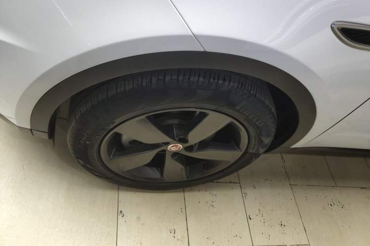 Used Jaguar E-PACE 2024 All-New R-DYNAMIC S Sport Edition Left Front Wheel Hub