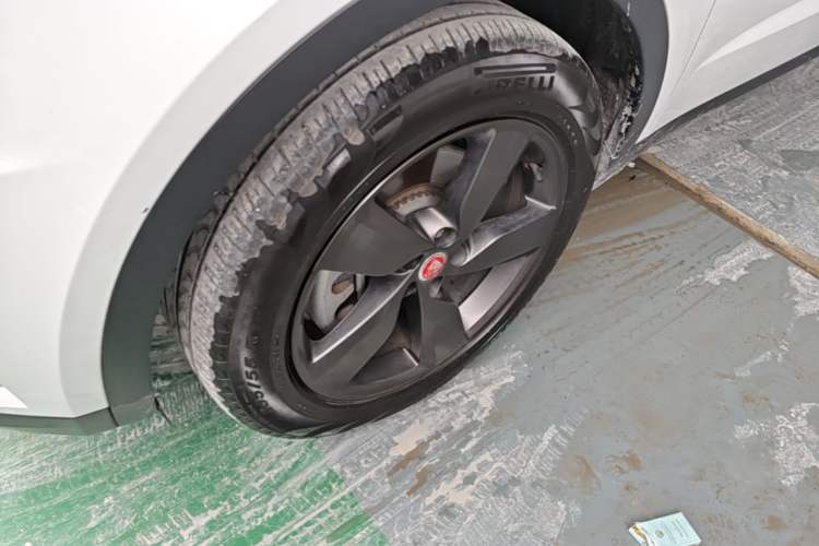 Used Jaguar E-PACE 2024 All-New R-DYNAMIC S Sport Edition Left Front Wheel Hub