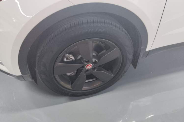 Used Jaguar E-PACE 2024 All-New R-DYNAMIC S Sport Edition Left Front Wheel Hub