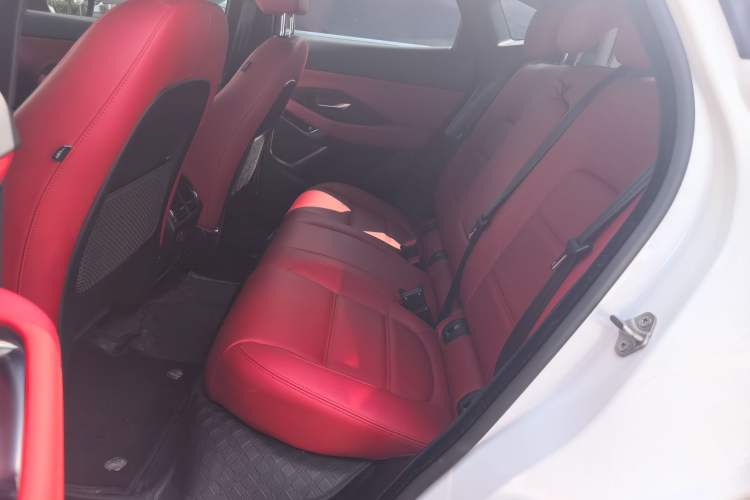 Used Jaguar E-PACE 2024 YAO Black Sport Edition R-DYNAMIC SE BLACK Left Rear Seat
