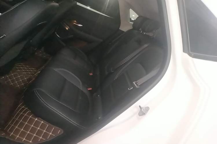 Used Jaguar E-PACE 2024 YAO Black Sport Edition R-DYNAMIC SE BLACK Left Rear Seat