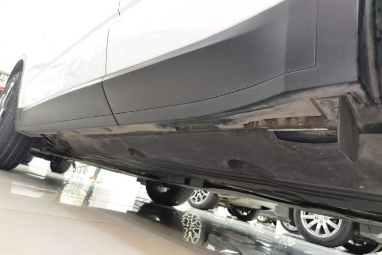 Used Jaguar E-PACE 2024 All-New R-DYNAMIC S Sport Edition Left Side Sill