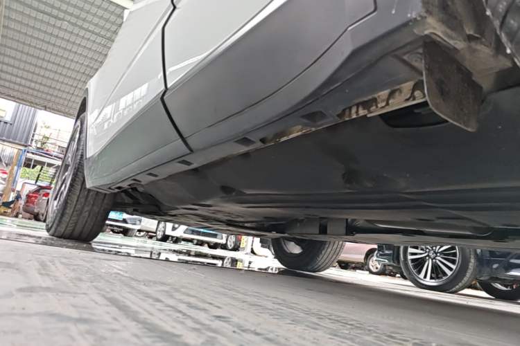 Used Jaguar E-PACE 2024 All-New R-DYNAMIC S Sport Edition Left Side Sill