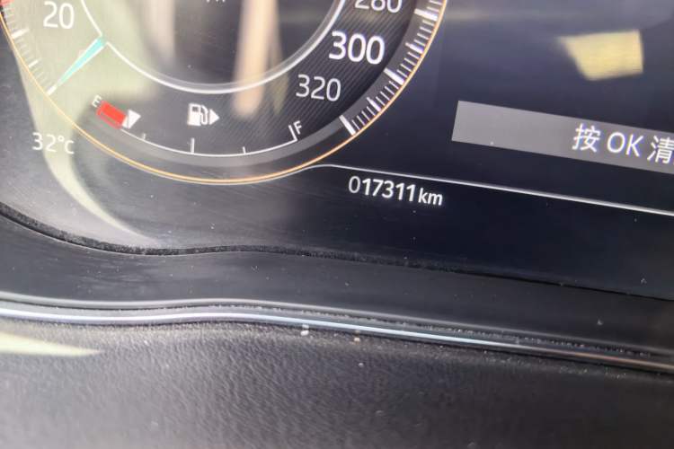 Used Jaguar E-PACE 2024 YAO Black Sport Edition R-DYNAMIC SE BLACK Odometer Close Up