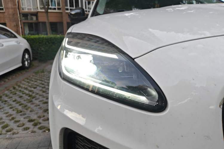 Used Jaguar E-PACE 2024 YAO Black Sport Edition R-DYNAMIC SE BLACK Right Front Headlight