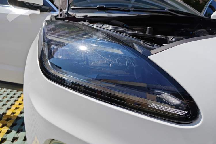 Used Jaguar E-PACE 2024 Youth Sports Edition R-DYNAMIC Right Front Headlight