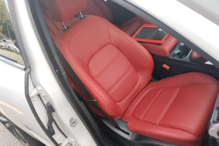 Used Jaguar E-PACE 2024 YAO Black Sport Edition R-DYNAMIC SE BLACK Right Front Seat