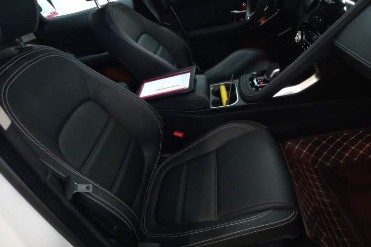 Used Jaguar E-PACE 2024 YAO Black Sport Edition R-DYNAMIC SE BLACK Right Front Seat