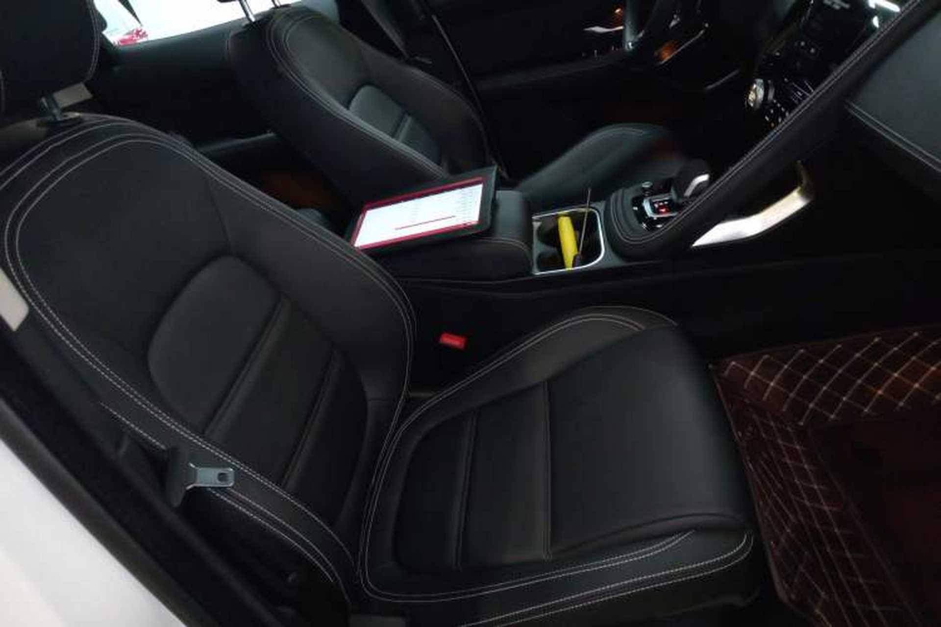 Used Jaguar E-PACE 2024 YAO Black Sport Edition R-DYNAMIC SE BLACK Right Front Seat