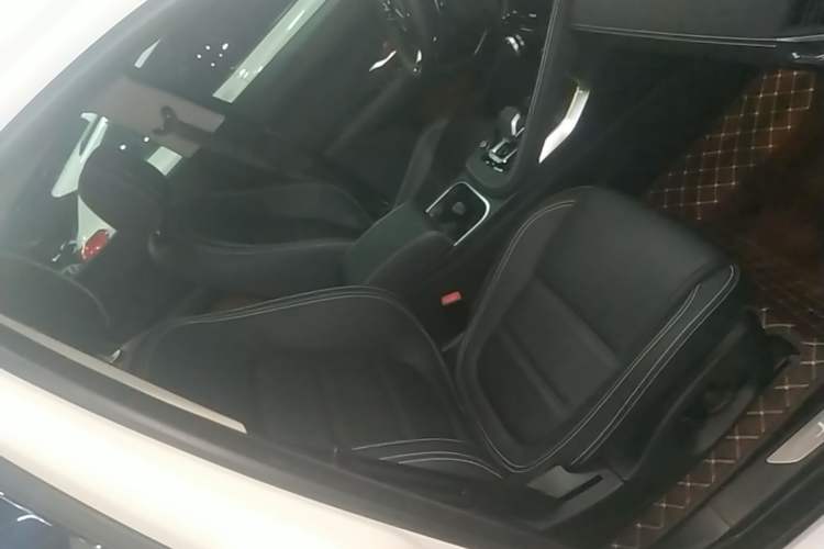 Used Jaguar E-PACE 2024 YAO Black Sport Edition R-DYNAMIC SE BLACK Right Front Seat