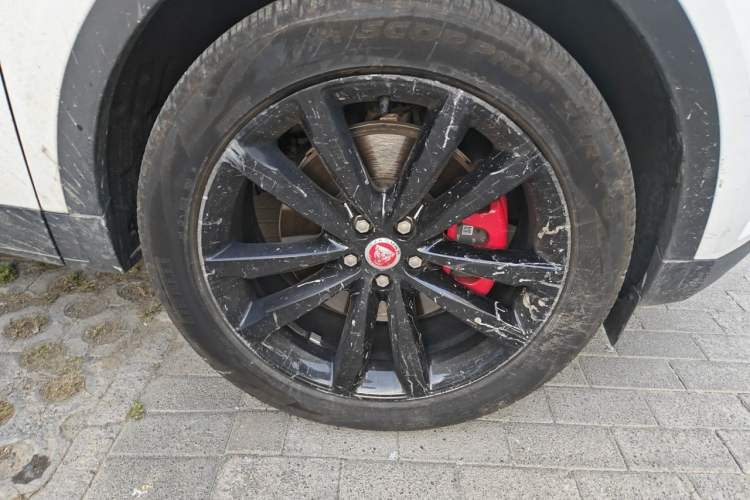 Used Jaguar E-PACE 2024 YAO Black Sport Edition R-DYNAMIC SE BLACK Right Front Wheel Hub