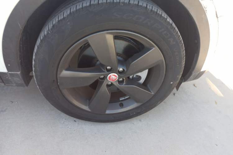 Used Jaguar E-PACE 2024 All-New R-DYNAMIC S Sport Edition Right Front Wheel Hub
