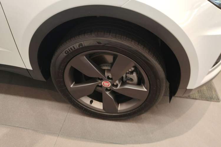 Used Jaguar E-PACE 2024 All-New R-DYNAMIC S Sport Edition Right Front Wheel Hub