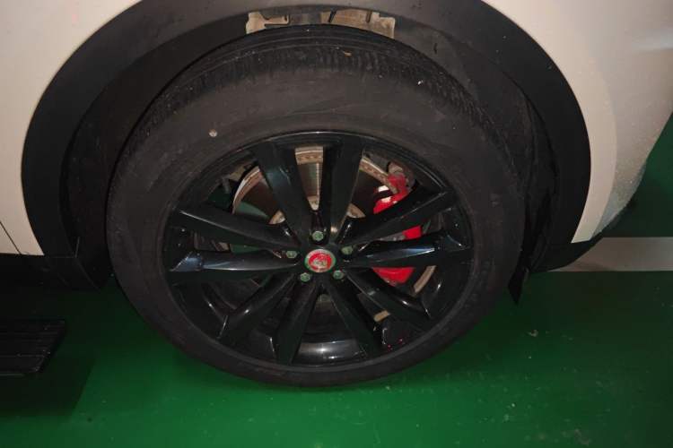 Used Jaguar E-PACE 2024 YAO Black Sport Edition R-DYNAMIC SE BLACK Right Front Wheel Hub