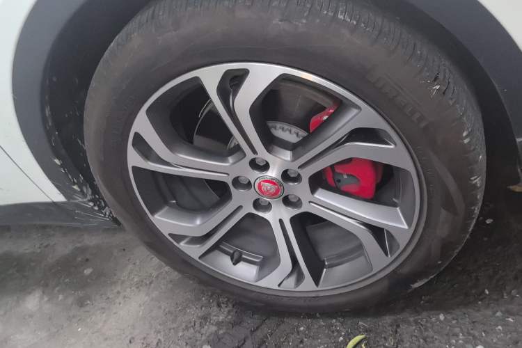 Used Jaguar E-PACE 2024 YAO Black Sport Edition R-DYNAMIC SE BLACK Right Front Wheel Hub