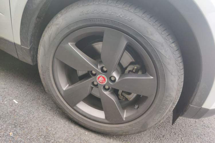 Used Jaguar E-PACE 2024 All-New R-DYNAMIC S Sport Edition Right Front Wheel Hub