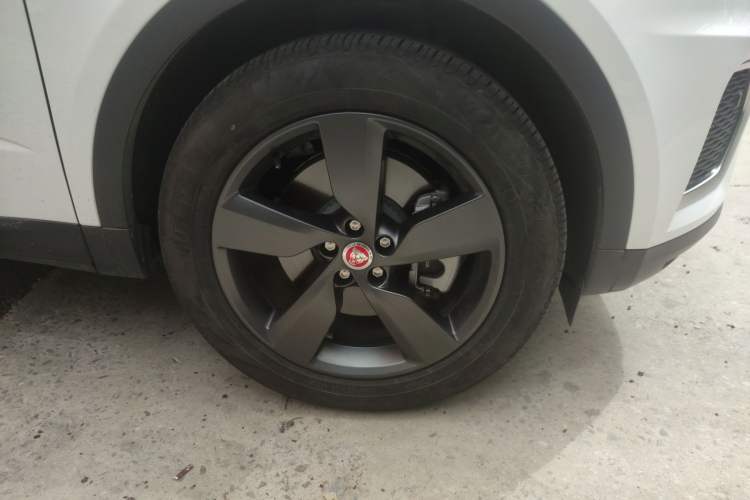 Used Jaguar E-PACE 2024 All-New R-DYNAMIC S Sport Edition Right Front Wheel Hub