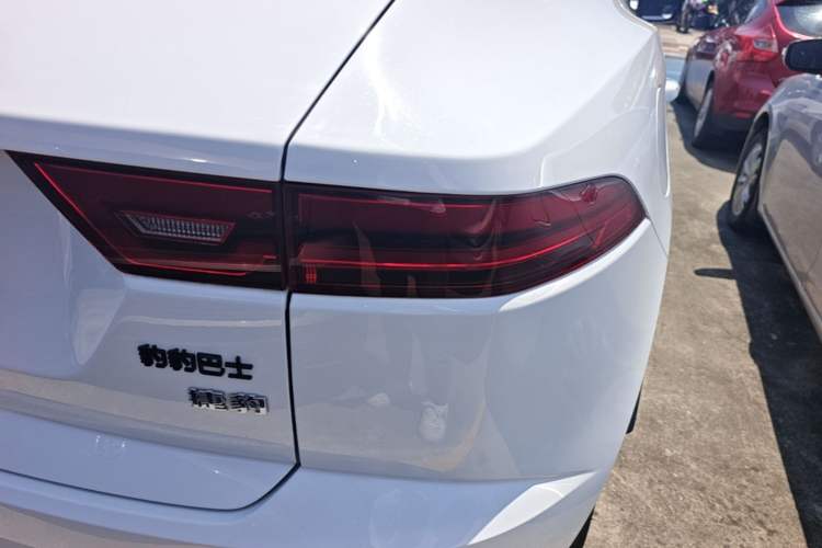 Used Jaguar E-PACE 2024 All-New R-DYNAMIC S Sport Edition Right Rear Taillight